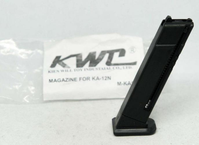 KWC G17 Model (KA-12N) lipas, jousiviritteinen