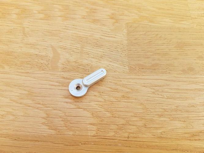 RetroArms CNC Tulenvalitsin AR15 - B (hopea)