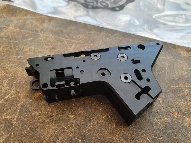 Teräksiset CNC matalaprofiiliset liukulaakerit (Low Profile Bushings) - 9mm